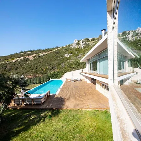 Glorious Villa With Jacuzzi, Sauna And Private Pool In Bodrum, Mugla *